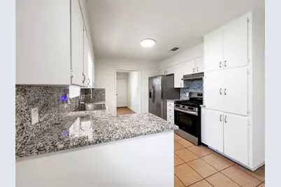 803 W 25th Street, Cameron, TX 76520 - Photo 7