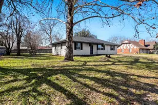 803 W 25th St, Cameron, TX 76520 - Photo 23