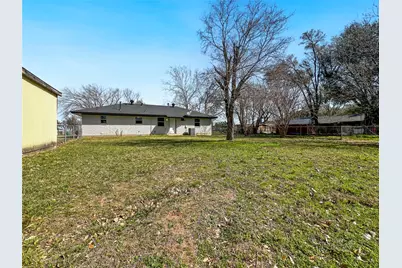 803 W 25th Street, Cameron, TX 76520 - Photo 19