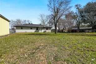 803 W 25th St, Cameron, TX 76520 - Photo 19