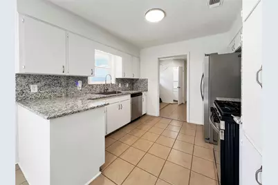 803 W 25th Street, Cameron, TX 76520 - Photo 5