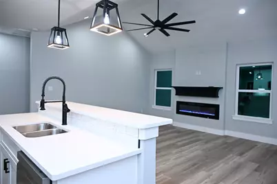 516 N Hackberry Avenue, Luling, TX 78648 - Photo 21