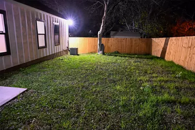 516 N Hackberry Avenue, Luling, TX 78648 - Photo 35