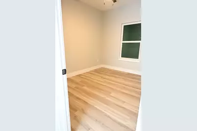 516 N Hackberry Avenue, Luling, TX 78648 - Photo 23