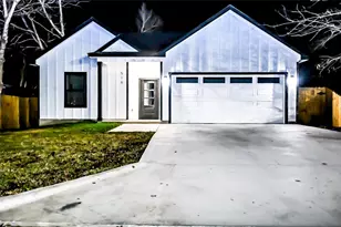 516 N Hackberry Ave, Luling, TX 78648 - Photo 1