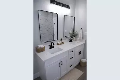 516 N Hackberry Avenue, Luling, TX 78648 - Photo 31