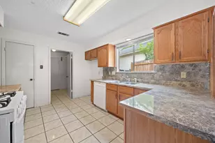 2110 Trede Dr, Austin, TX 78745 - Photo 9