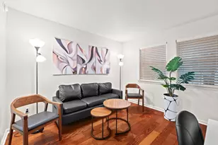 1110 W 22nd St, Austin, TX 78705 - Photo 1