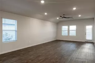 401 Abbey Ln, Lockhart, TX 78644 - Photo 5