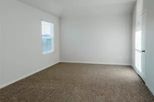 401 Abbey Ln, Lockhart, TX 78644 - Photo 7