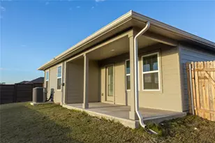 401 Abbey Ln, Lockhart, TX 78644 - Photo 17