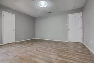 1807 Briar Hill Dr, Austin, TX 78741 - Photo 13
