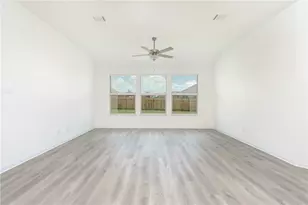 220 Tanda Ln, Hutto, TX 78634 - Photo 7