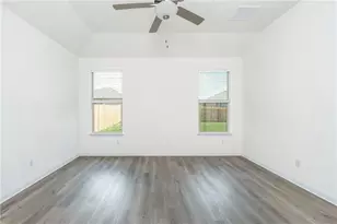 220 Tanda Ln, Hutto, TX 78634 - Photo 9