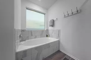 440 Sebring Cir, Hutto, TX 78634 - Photo 11