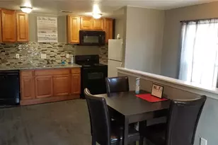 409 S Main St, Taylor, TX 76574 - Photo 3