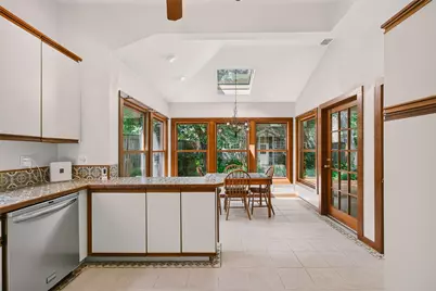 812 W 10th Street, Austin, TX 78701 - Photo 9