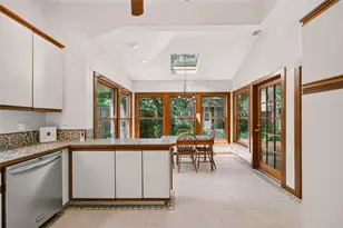 812 W 10th St, Austin, TX 78701 - Photo 9