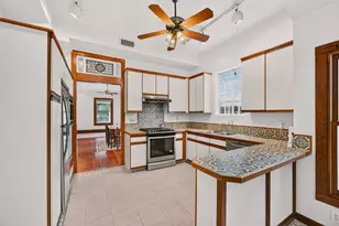 812 W 10th St, Austin, TX 78701 - Photo 11