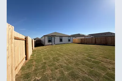 109 Honey Bee, Jarrell, TX 76537 - Photo 9