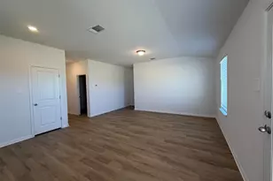 109 Honey Bee, Jarrell, TX 76537 - Photo 9