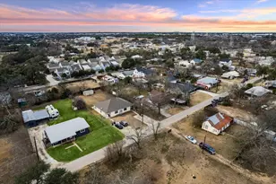 210 Fallwell St, Liberty Hill, TX 78642 - Photo 35