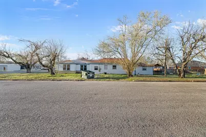 631 S Harris Street, Giddings, TX 78942 - Photo 3