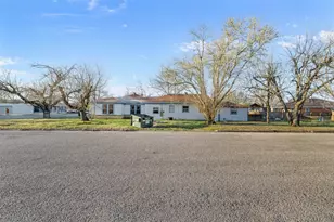631 S Harris St, Giddings, TX 78942 - Photo 3