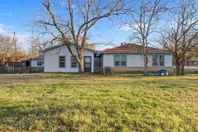 631 S Harris Street, Giddings, TX 78942 - Photo 7