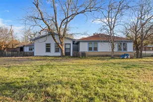 631 S Harris St, Giddings, TX 78942 - Photo 7