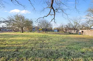 631 S Harris St, Giddings, TX 78942 - Photo 5