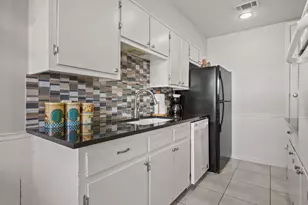 2712 Thrushwood Dr, Austin, TX 78757 - Photo 21