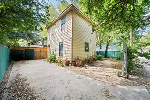 1904 Garden St, Austin, TX 78702 - Photo 11