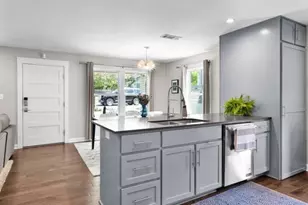 1809 W 10th St, Austin, TX 78703 - Photo 11