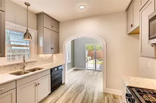 906 E 38 1/2 St, Austin, TX 78751 - Photo 13