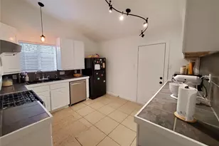 924 Acorn Oaks Dr, Austin, TX 78745 - Photo 5