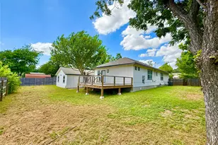 1401 W 7th St, Taylor, TX 76574 - Photo 3