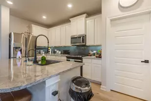 126 Periwinkle Ln, Bastrop, TX 78602 - Photo 9