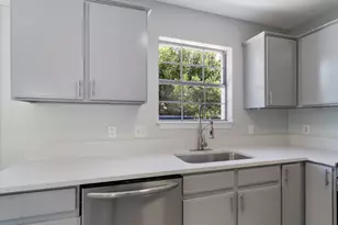 6300 Crumley Ln, Austin, TX 78741 - Photo 15