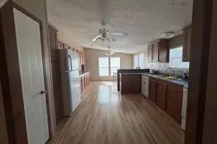 835 SW Hickory Street Street SW, Rockdale, TX 76567 - Photo 5