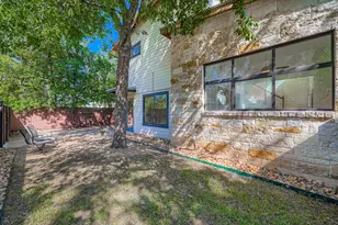 1800 E 14th St, Austin, TX 78702 - Photo 31