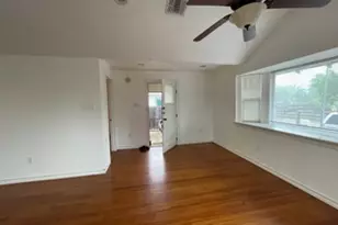 1916 E 10th St, Austin, TX 78702 - Photo 17
