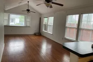 1916 E 10th St, Austin, TX 78702 - Photo 3