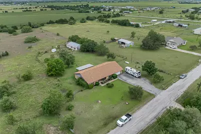 12800 Quarterhorse Drive, Elgin, TX 78621 - Photo 39