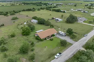12800 Quarterhorse Dr, Elgin, TX 78621 - Photo 39