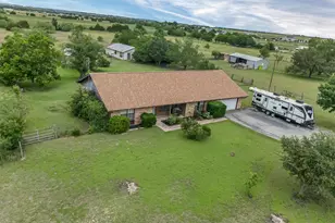 12800 Quarterhorse Dr, Elgin, TX 78621 - Photo 37