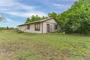 12800 Quarterhorse Dr, Elgin, TX 78621 - Photo 27