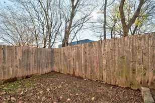 1704 E M. Franklin Ave, Austin, TX 78721 - Photo 15
