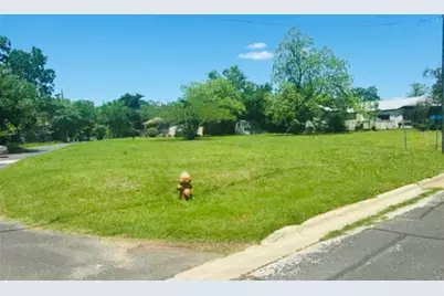 510 W Brenham Street, Elgin, TX 78621 - Photo 1