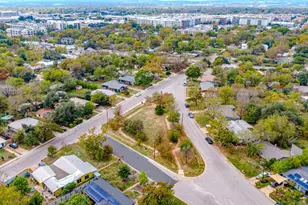 505 W Crestland Dr, Austin, TX 78752 - Photo 5